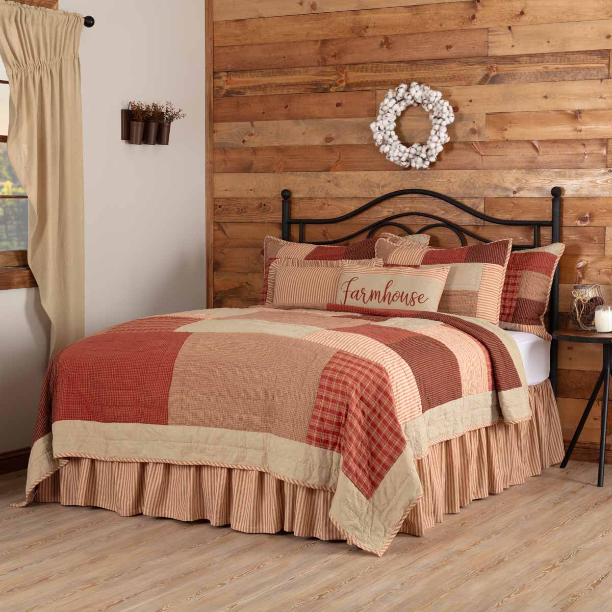 Rory Schoolhouse Red Luxury King Quilt 120Wx105L